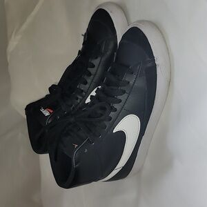 Nike Boys Blazer Mid 77 DA4086-002 Black Casual Shoes Sneakers Size 4Y
